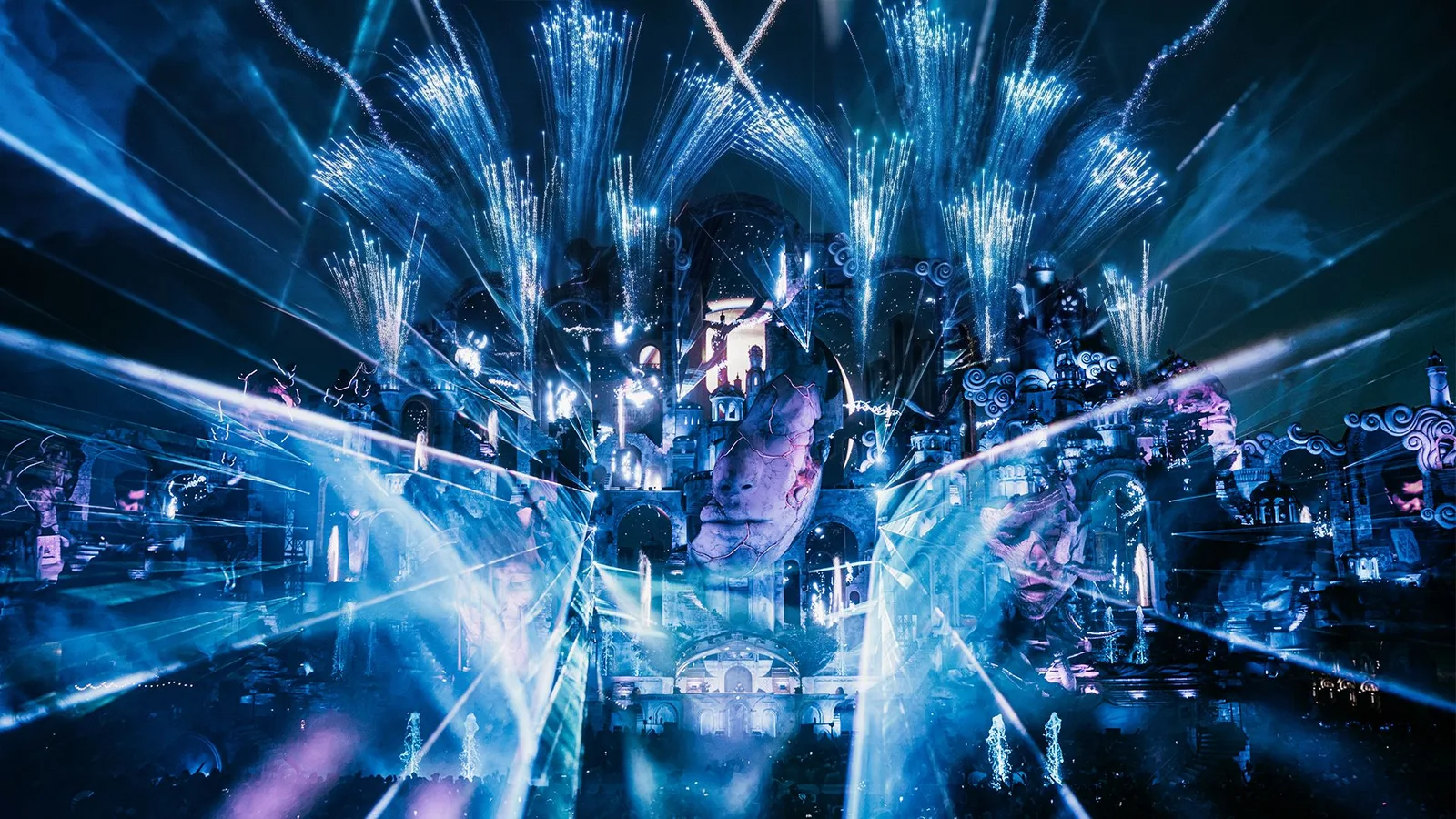 Captation photo Nestive : scène de Tomorrowland, lasers et feux d’artifice